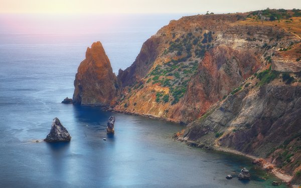Quels styles de capes porter pour rester élégante lors des soirées fraiches d'été?
